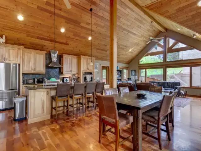 3 Bedroom Apartment Canmore AB 104224439