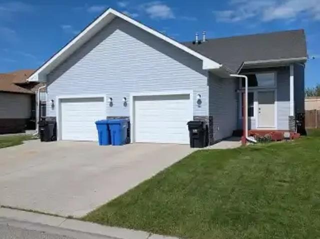 3 Bedroom Apartment Carstairs AB 104362794