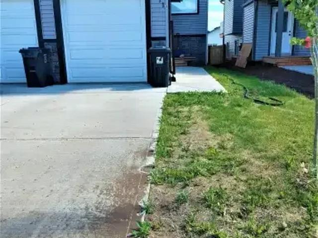 3 Bedroom Apartment Clairmont AB 103739303
