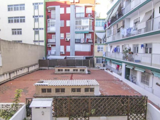 3 bedroom apartment close to the beach