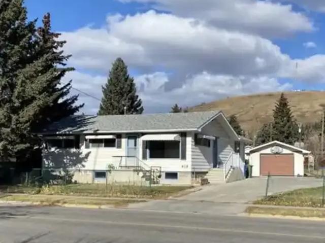 3 Bedroom Apartment Cochrane AB 104181727