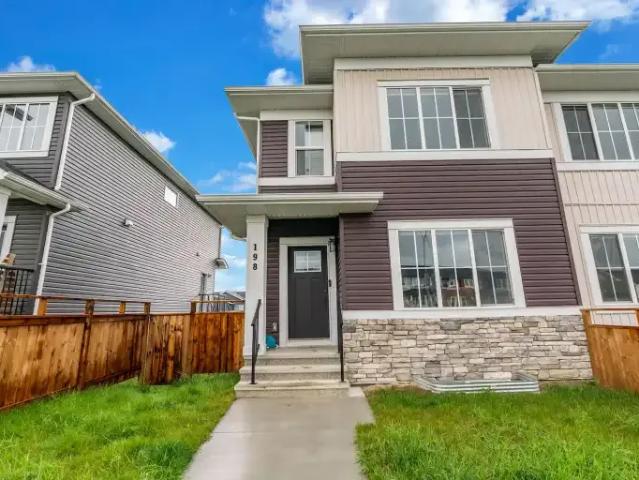 3 Bedroom Apartment Cochrane AB 105047759