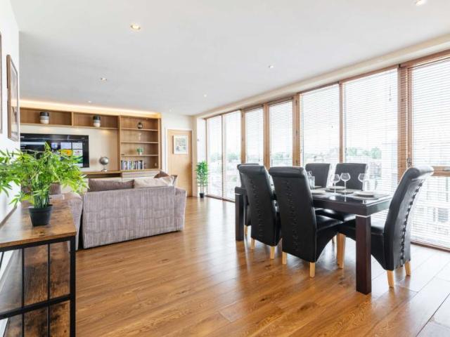 3 Bedroom Apartment Dublin Dublin D04 NF83 LS100307487