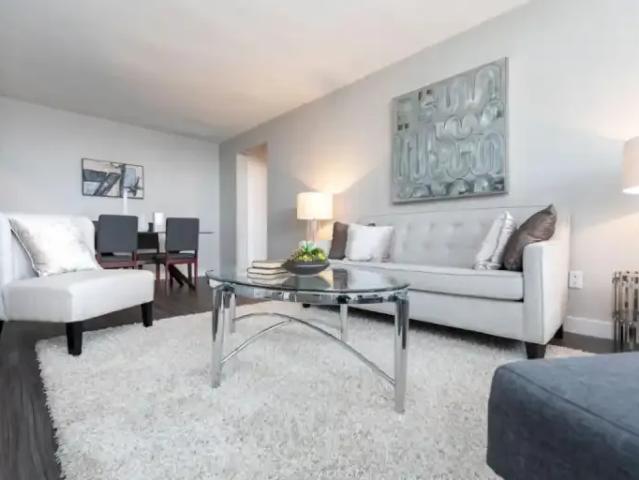 3 Bedroom Apartment Etobicoke ON 104991194