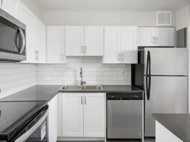 3 Bedroom Apartment Etobicoke ON LS100046112