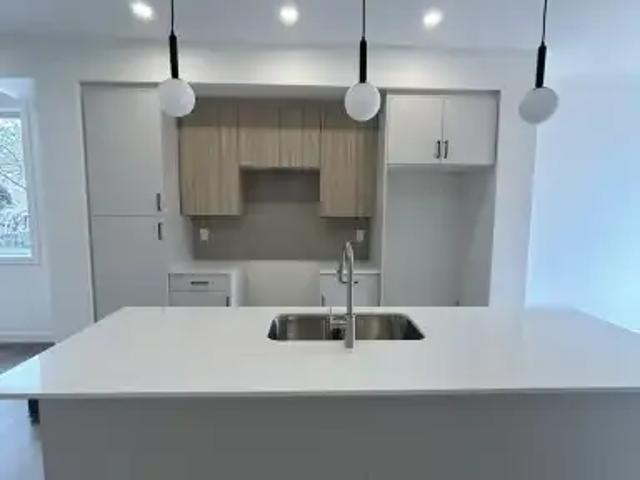 3 Bedroom Apartment Edmonton AB 101042594