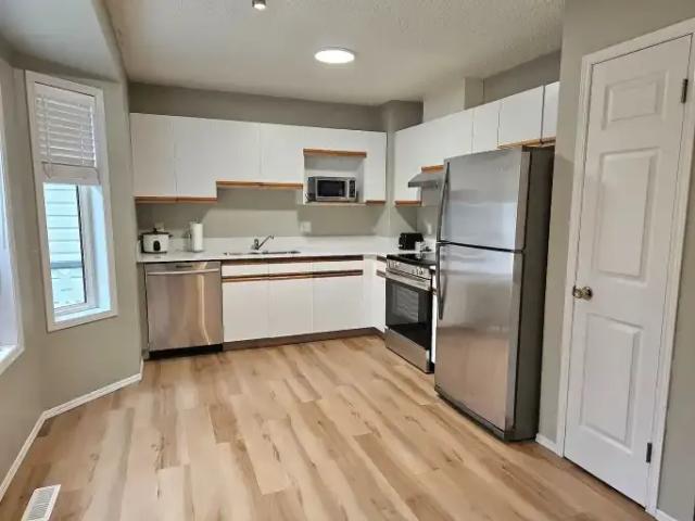 3 Bedroom Apartment Edmonton AB 101612387