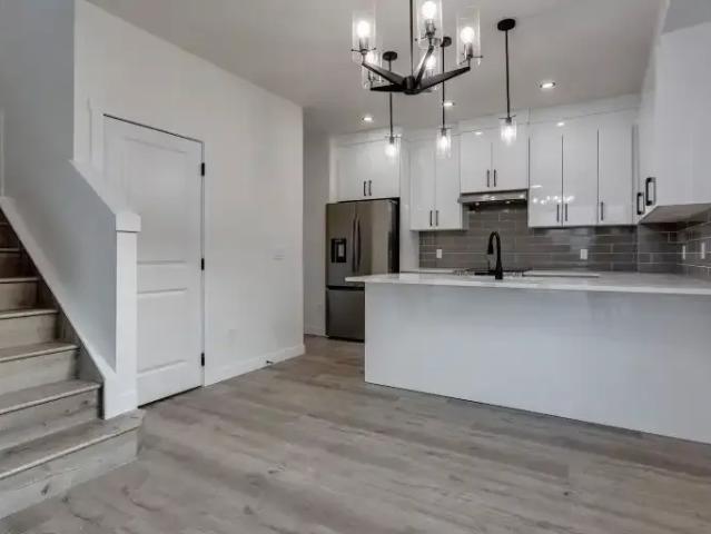 3 Bedroom Apartment Edmonton AB 102306316