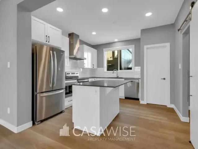 3 Bedroom Apartment Edmonton AB 102915142