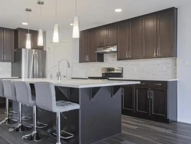 3 Bedroom Apartment Edmonton AB 103594583