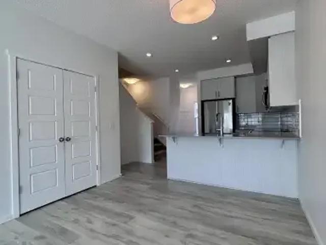3 Bedroom Apartment Edmonton AB 103652277