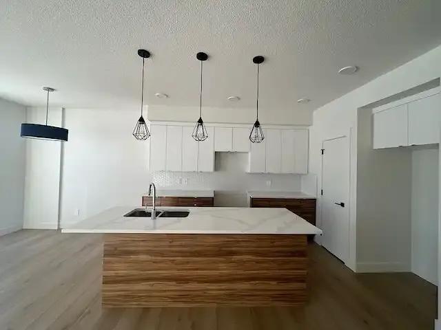 3 Bedroom Apartment Edmonton AB 104178813