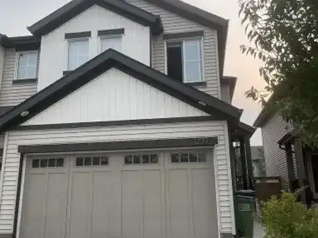 3 Bedroom Apartment Edmonton AB 104178944