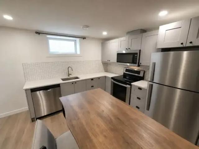 3 Bedroom Apartment Edmonton AB 104179432