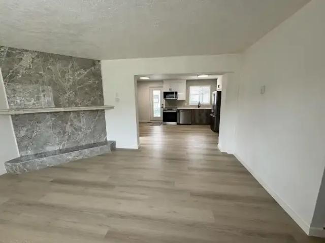3 Bedroom Apartment Edmonton AB 104182414