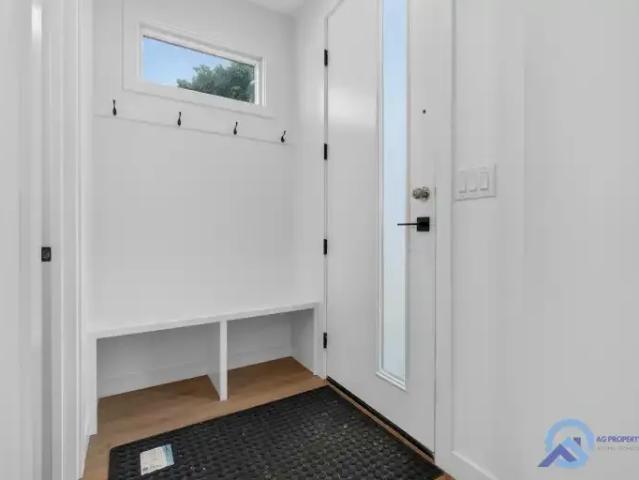 3 Bedroom Apartment Edmonton AB 104598247