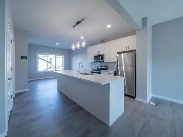 3 Bedroom Apartment Edmonton AB 104506717
