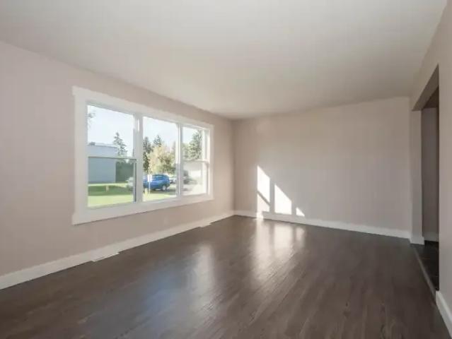 3 Bedroom Apartment Edmonton AB 104782553
