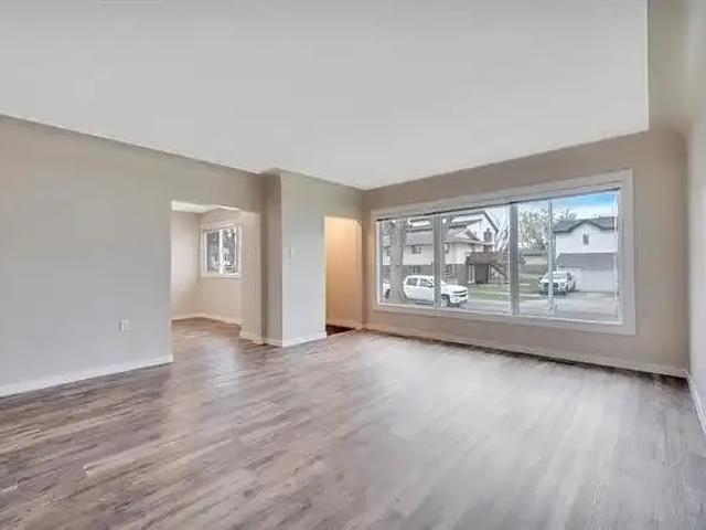 3 Bedroom Apartment Edmonton AB 104876671