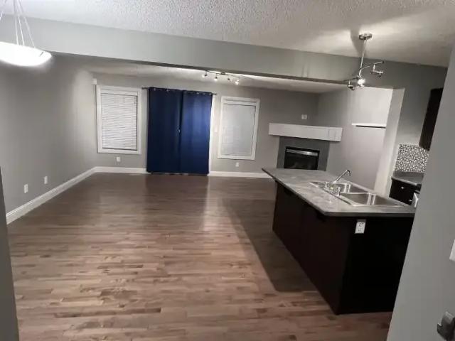 3 Bedroom Apartment Edmonton AB 104941184