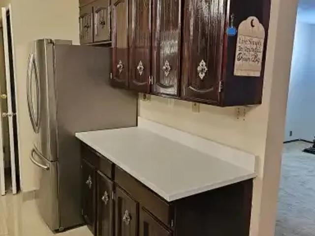3 Bedroom Apartment Edmonton AB 104972670