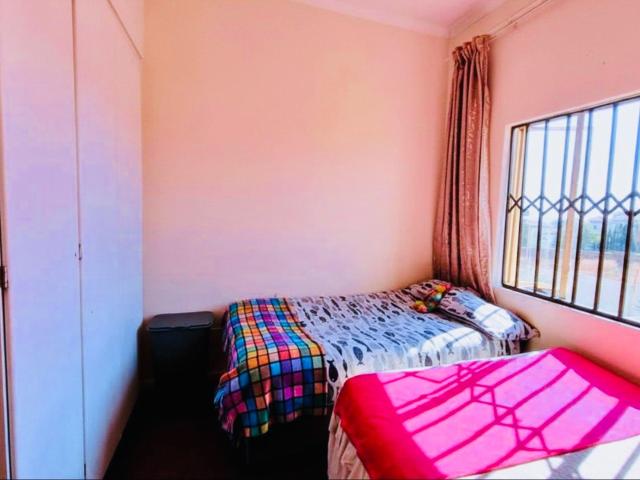 3 Bedroom Apartment / Flat For Sale in Country View