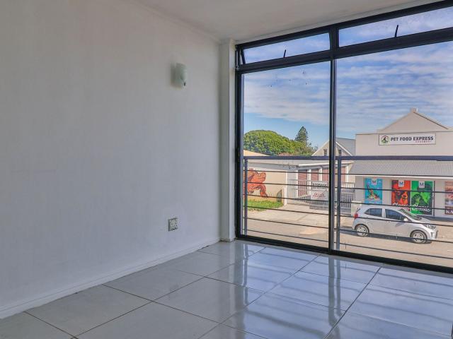 3 Bedroom Apartment / Flat For Sale in Gansbaai Central