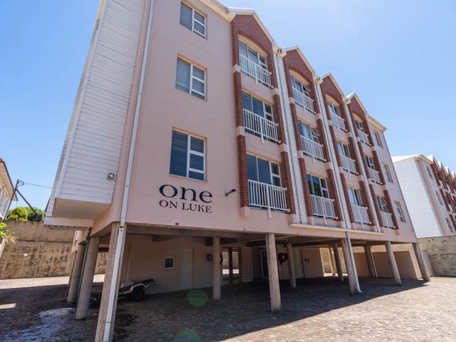 3 Bedroom Apartment / Flat For Sale in Grahamstown Central
