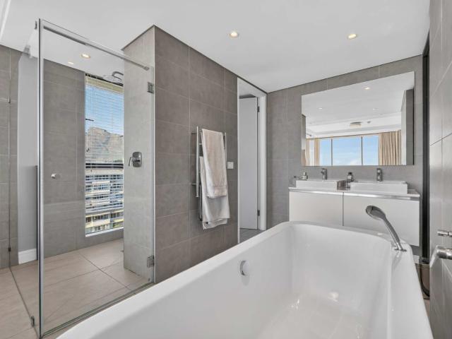 3 Bedroom Apartment / Flat For Sale in Green Point