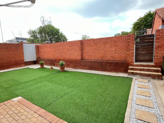 3 Bedroom Apartment / Flat For Sale in Die Hoewes