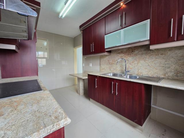 3 Bedroom Apartment / Flat For Sale in Essenwood
