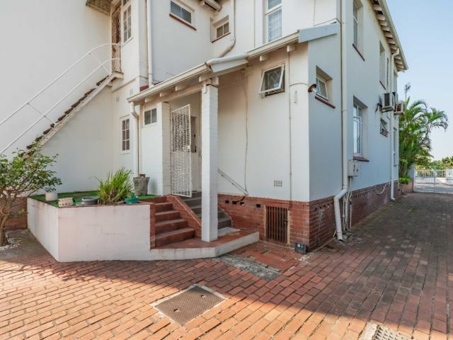 3 Bedroom Apartment / Flat For Sale in Essenwood