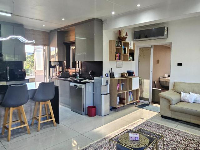 3 Bedroom Apartment / Flat For Sale in Essenwood