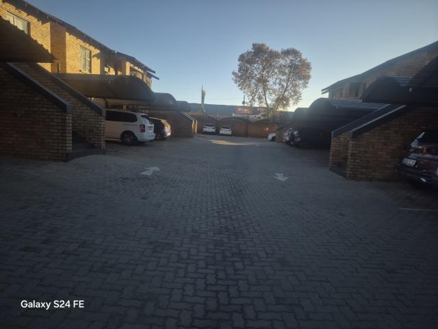 3 Bedroom Apartment / Flat For Sale in Klippoortje