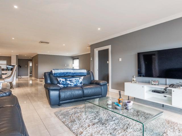 3 Bedroom Apartment / Flat For Sale in La Lucia