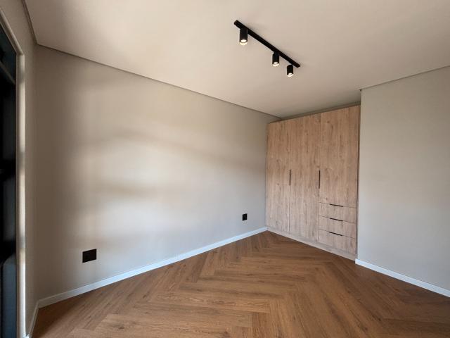 3 Bedroom Apartment / Flat For Sale in Lynnwood