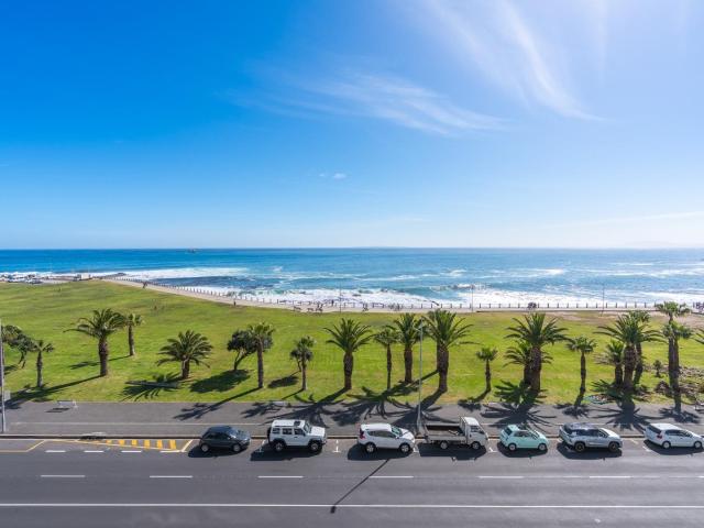 3 Bedroom Apartment / Flat For Sale in Mouille Point