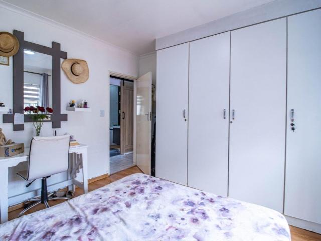 3 Bedroom Apartment / Flat For Sale in Mondeor