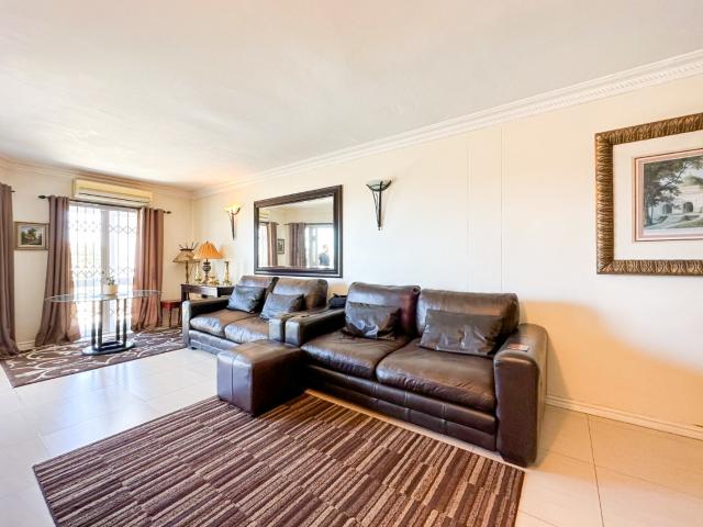 3 Bedroom Apartment / Flat For Sale in Morningside