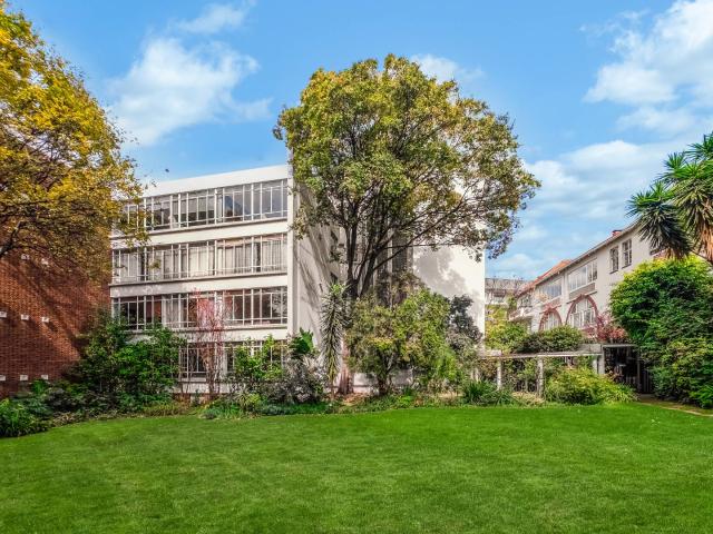 3 Bedroom Apartment / Flat For Sale in Melrose