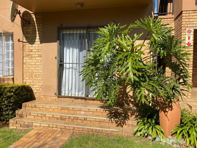 3 Bedroom Apartment / Flat For Sale in Noordheuwel