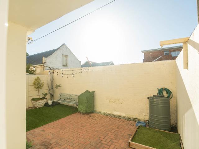3 Bedroom Apartment / Flat For Sale in South End