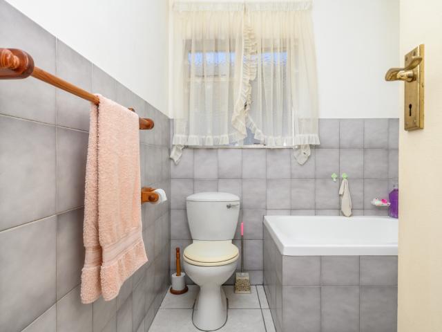 3 Bedroom Apartment / Flat For Sale in St Georges Park