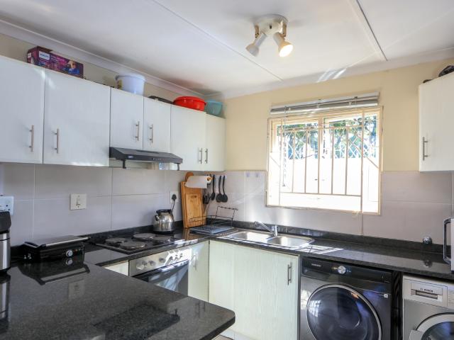3 Bedroom Apartment / Flat For Sale in Sunningdale