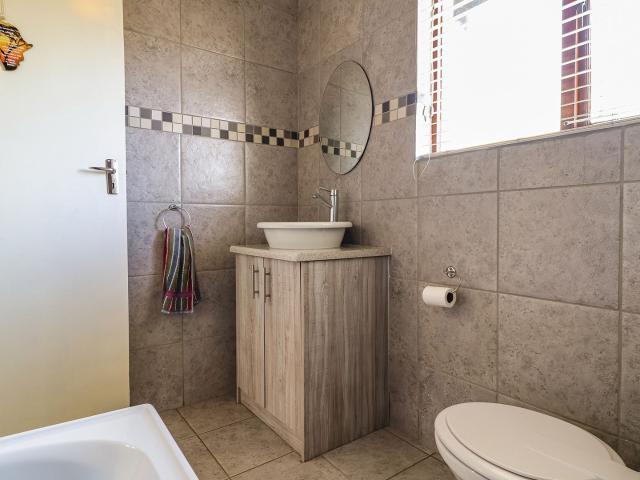 3 Bedroom Apartment / Flat For Sale in Sunninghill
