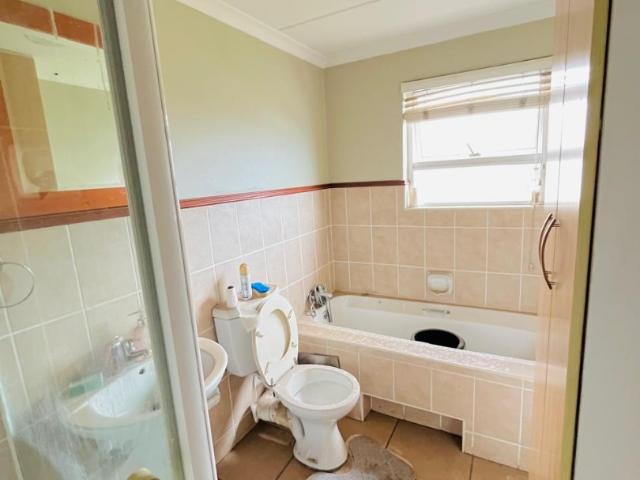 3 Bedroom Apartment / Flat For Sale in Sunninghill
