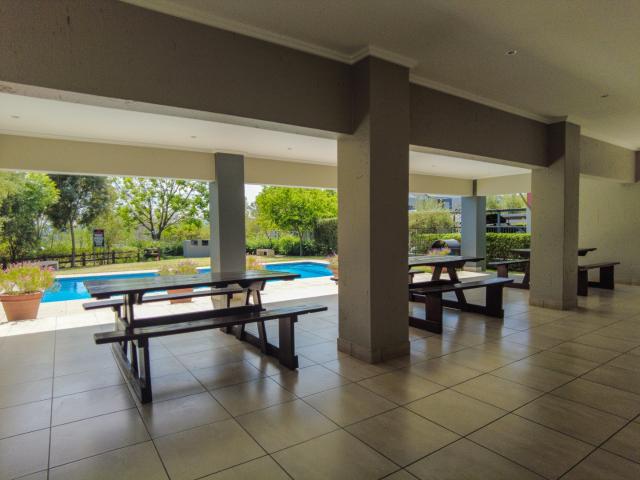 3 Bedroom Apartment / Flat For Sale in Paulshof