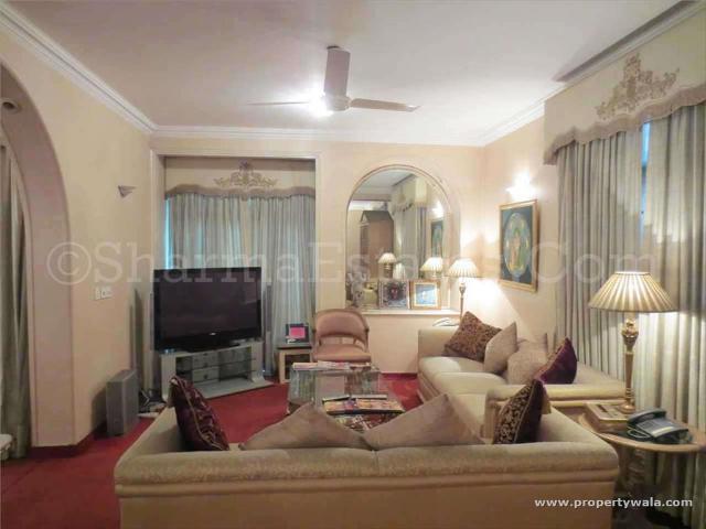 3 Bedroom Apartment for sale in Prithviraj Road area, New Delhi P7336