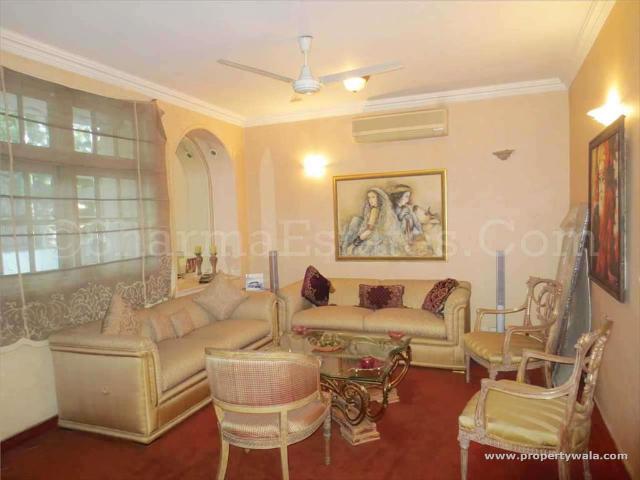 3 Bedroom Apartment for sale in Prithviraj Road area, New Delhi P66799