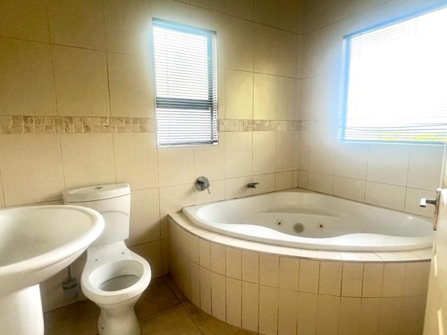 3 Bedroom Apartment / Flat For Sale in Westbrook